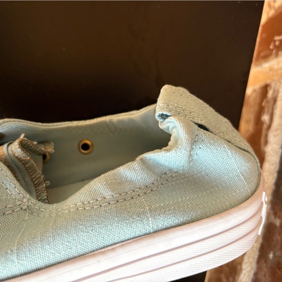 Converse Low Top Sneakers in Light Blue and White, 7.5 - Picture 13 of 16